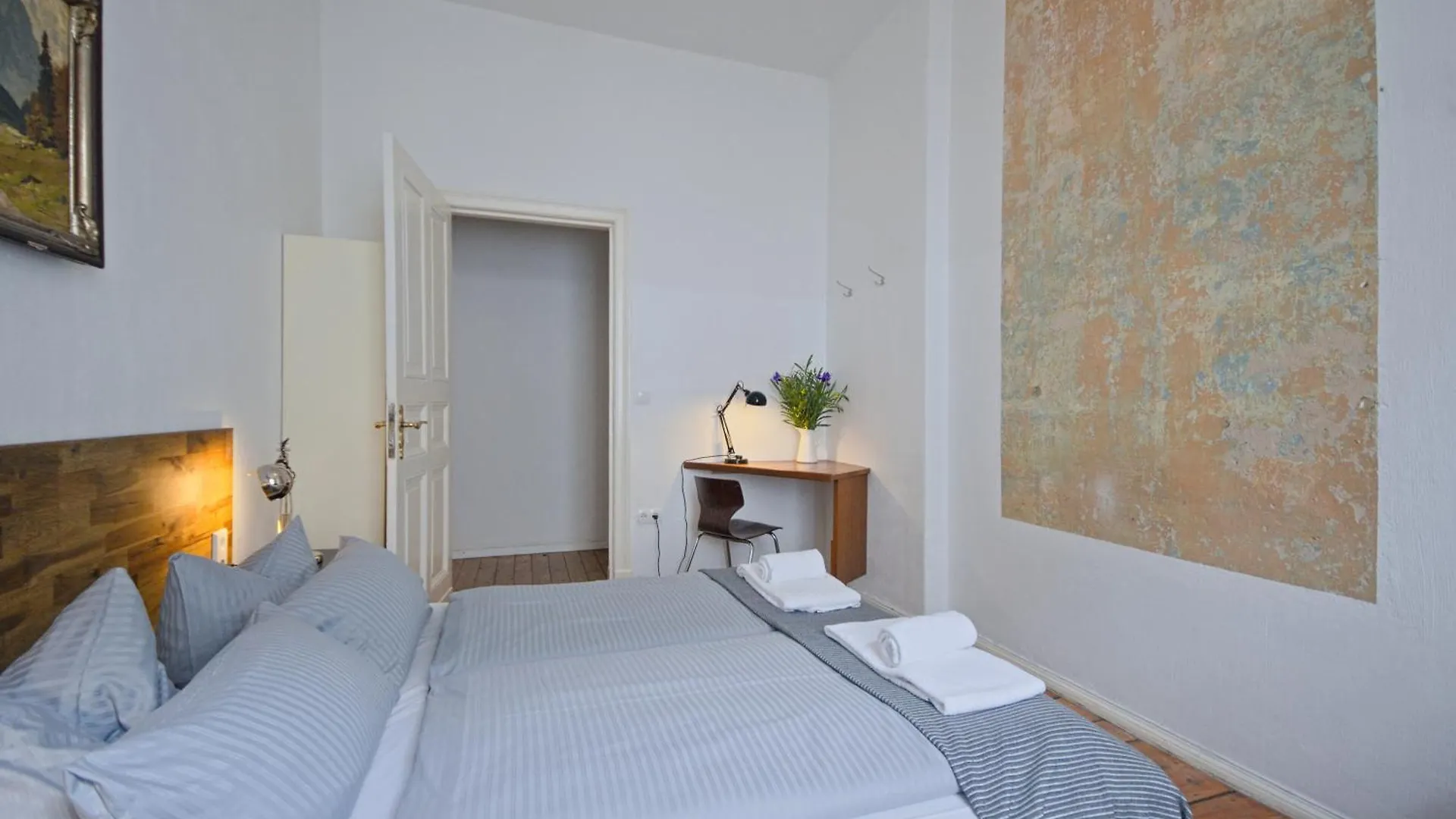 Courtyard Apartment Berlin Niemcy